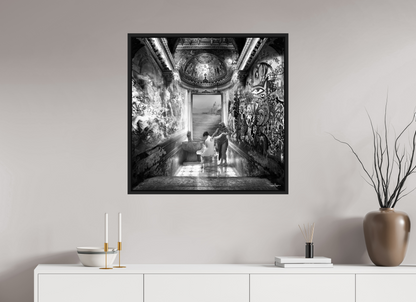 80 x 80 cm, Tirage photo sous plexi avec cadre Noir mat Le bain